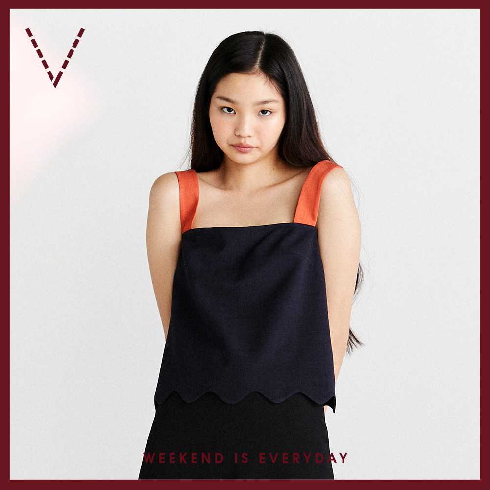 VICK'S Scallop Hem Top เสื้อตกแต่งชายโค้ง