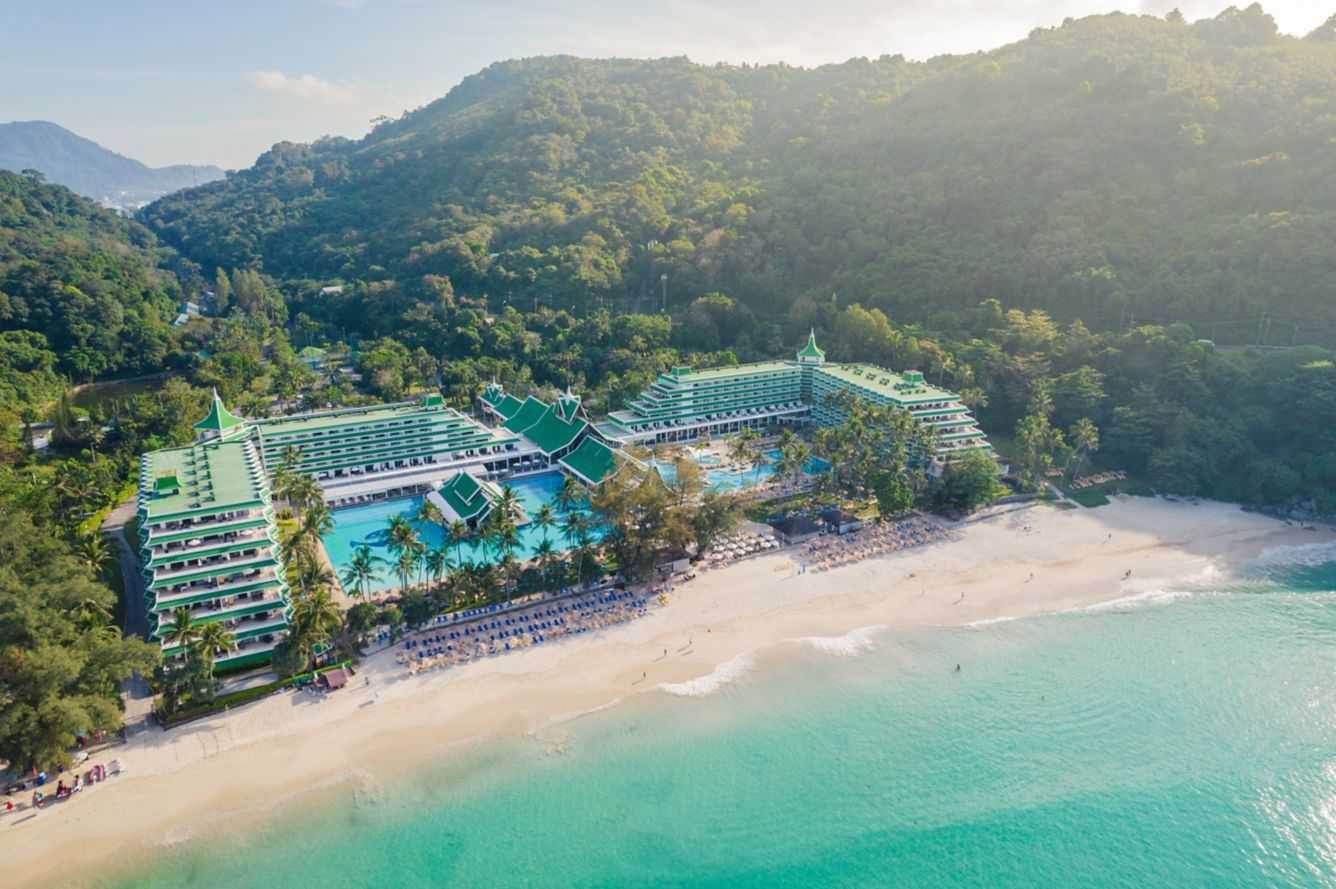 Le Meridien Phuket Beach ภูเก็ต ห้อง Deluxe Pool View พร้อมอาหารเช้า 2 ท่าน