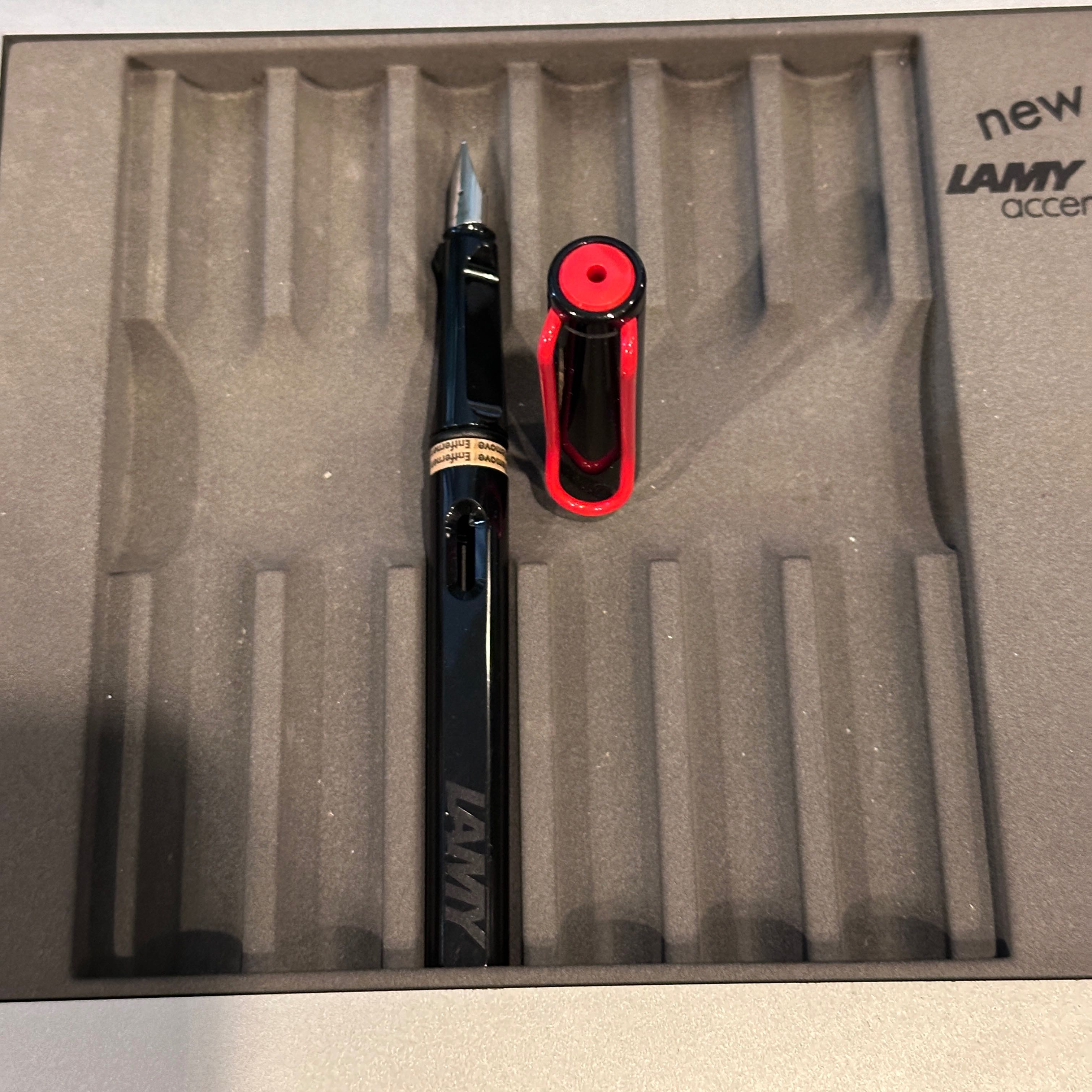 LAMY Safari Taiwan Limited 2012 ( ดำคลิปแดง )