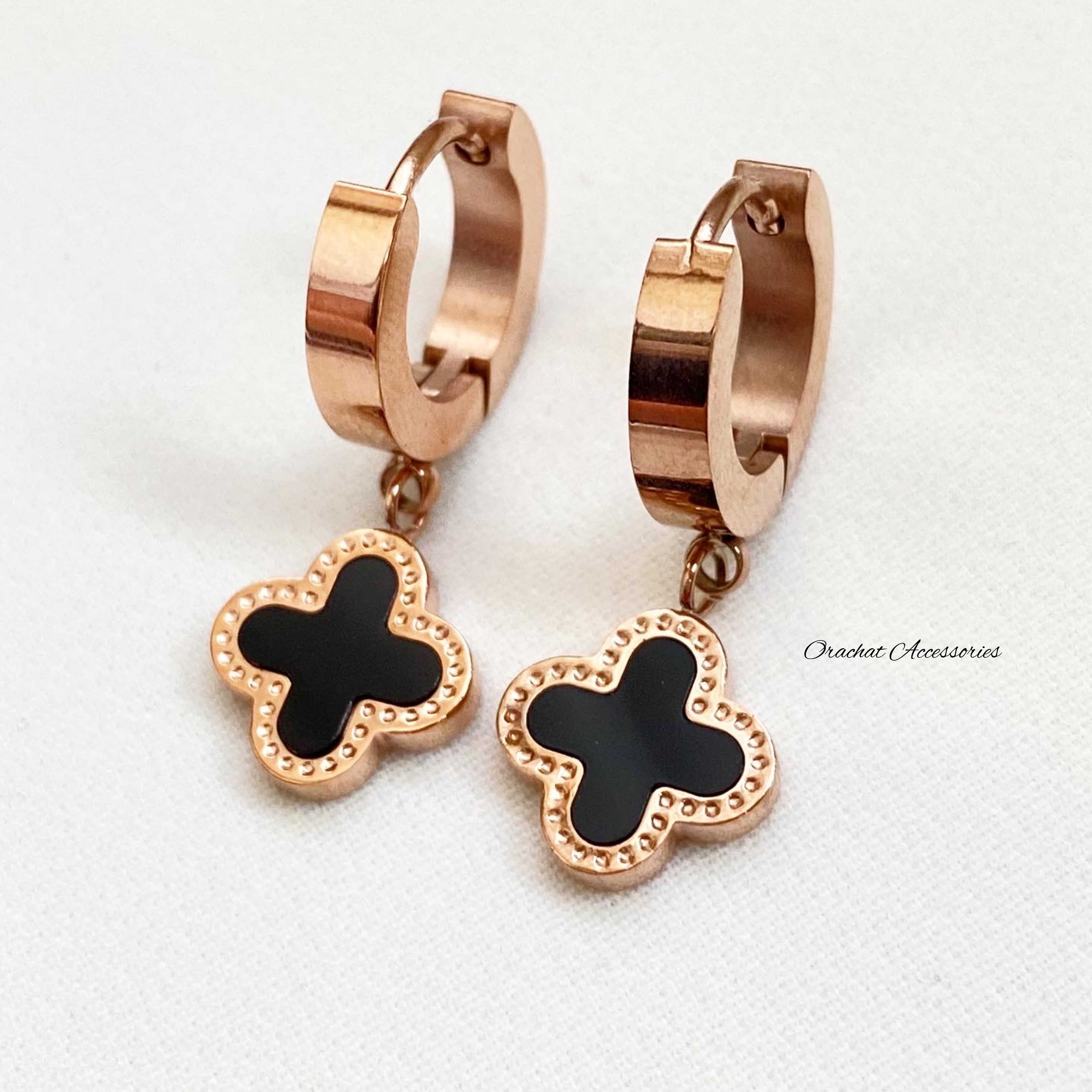 💢Clearance💢 Charming LVV hoop 14k earrings. (ต่างหูทรงห่วง งานชุบ 14k สแตนเลส สวย ทน เงา)