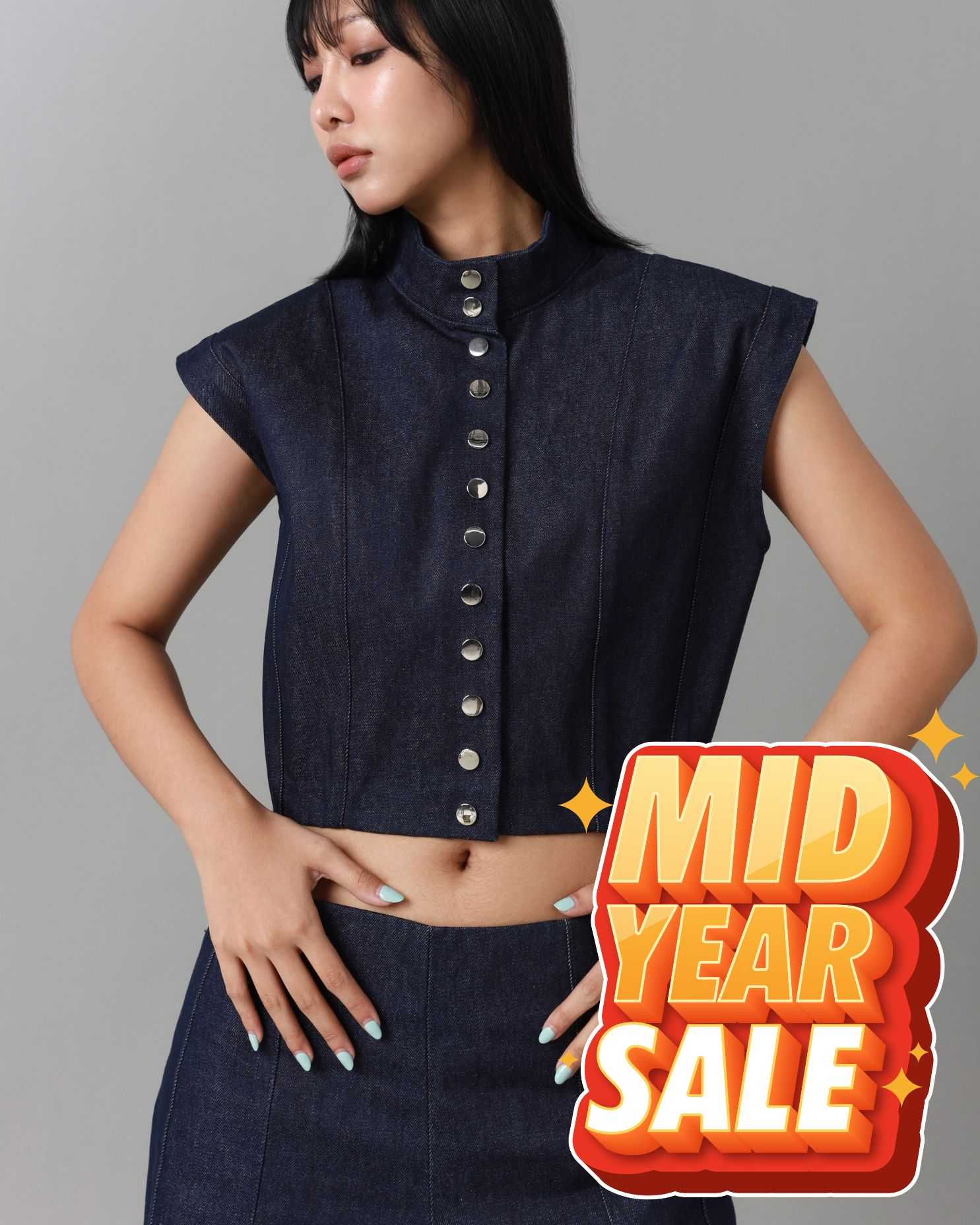 High neck sleeveless button top เสื้อแขนกุดยีนส์