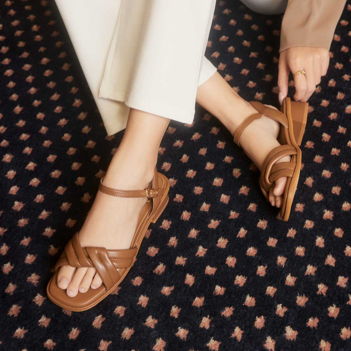 RAINBOU PENNE STRAPS 1.5 - รองเท้ารัดข้อหนังแกะแท้