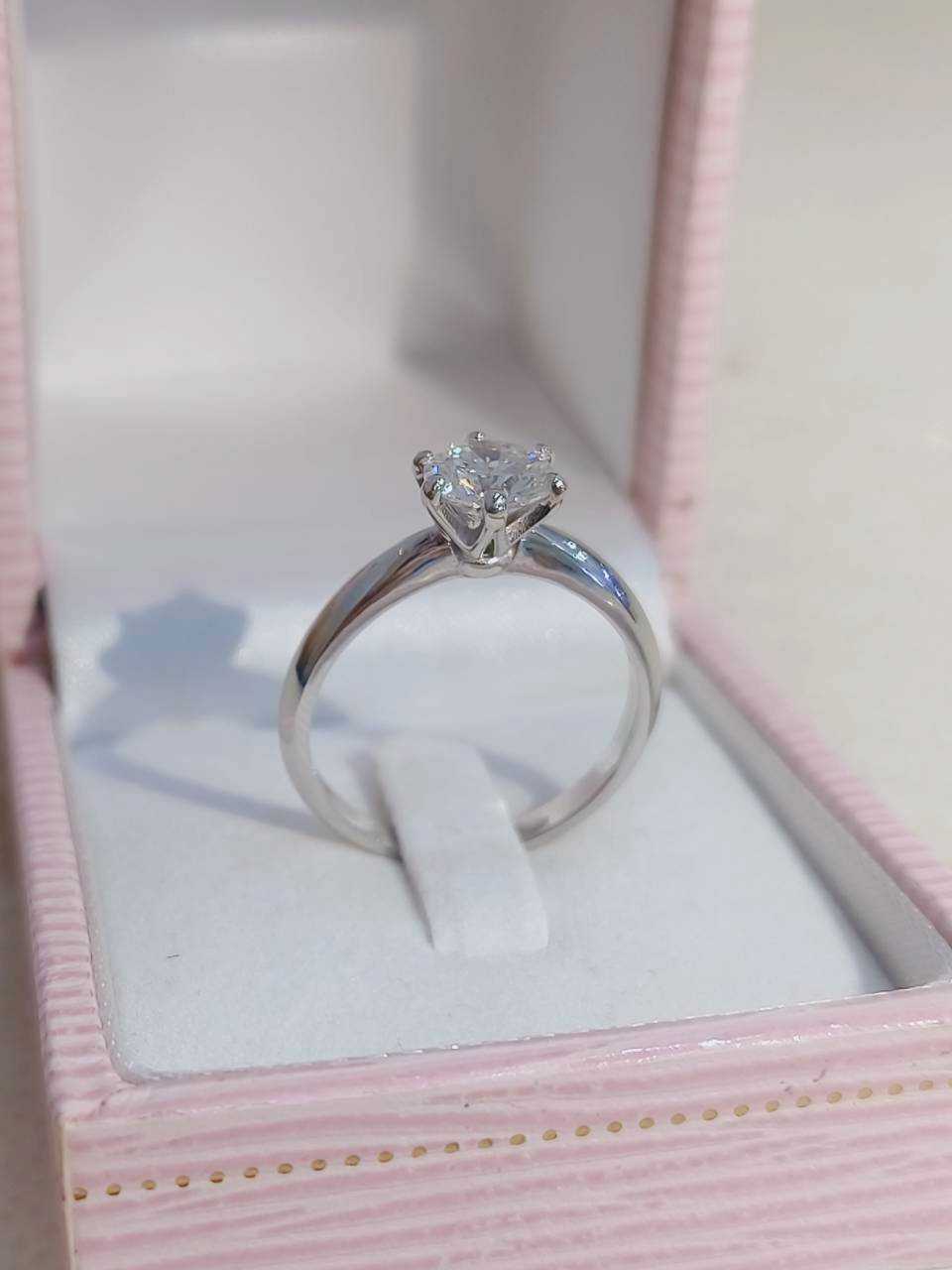 แหวนเพชร​ 1.0ct​ D vvs2​ IGI​ (925)