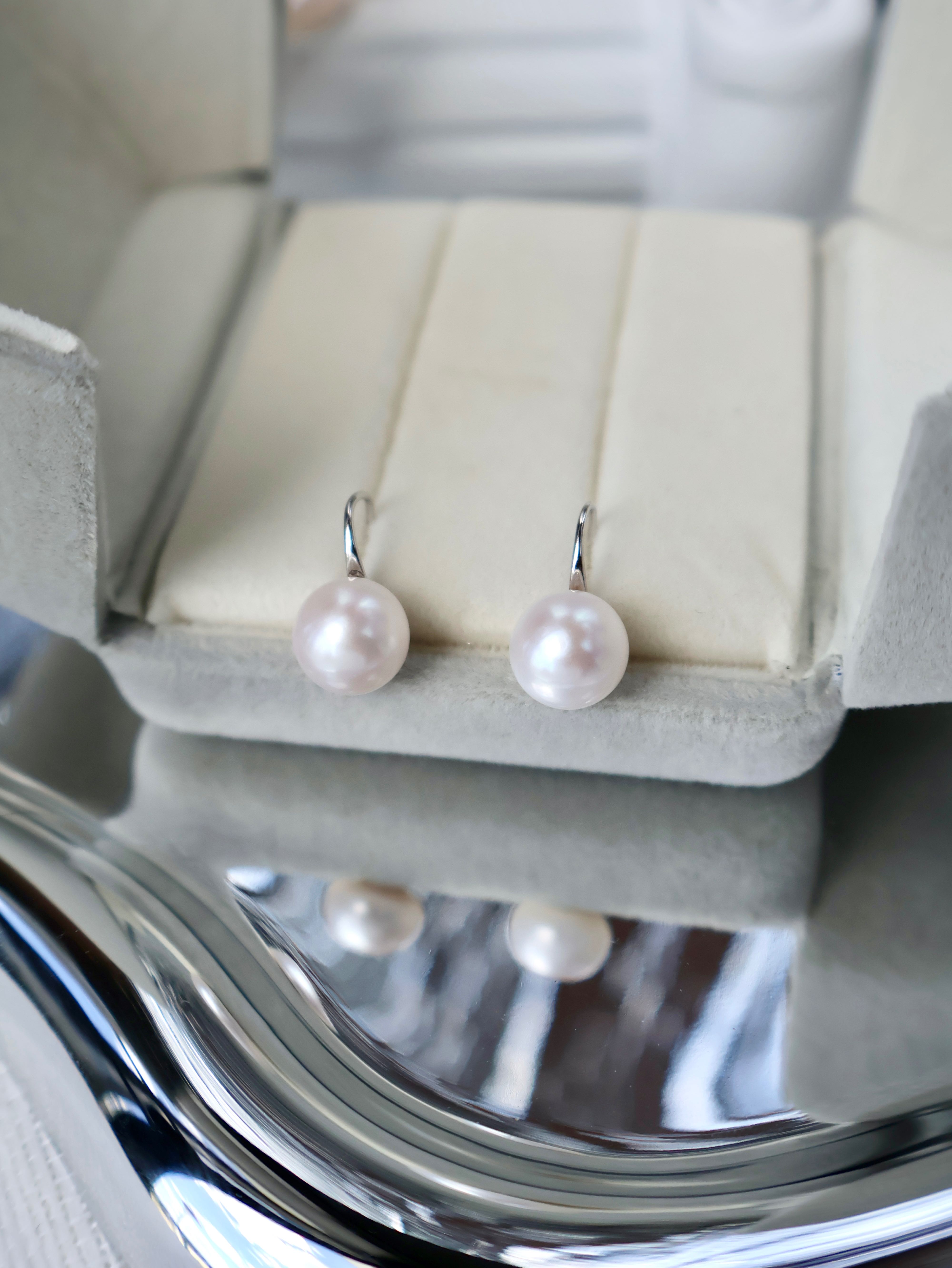 E024 ต่างหูไข่มุกแท้ ขนาด 9-10mm รุ่นClassic Hook Silver ตัวเรือนเงินแท้ S925