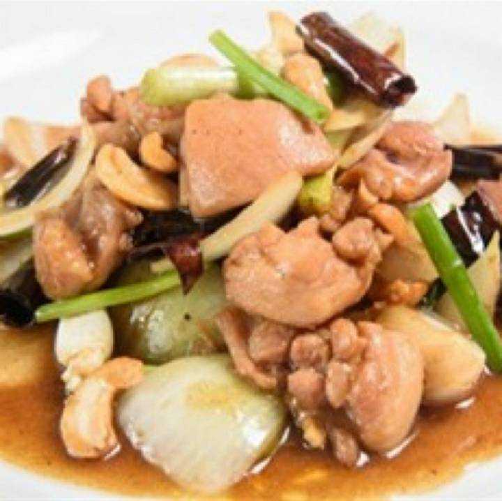 ไก่ผัดเม็ดมะม่วงหิมพานต์  Chicken stir fry with Cashew Nuts
