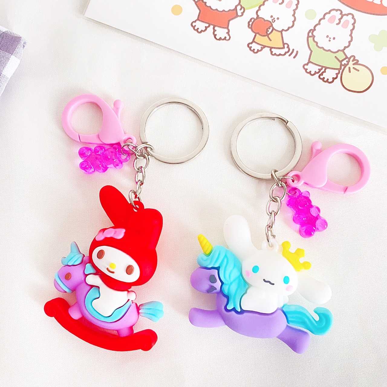 พวงกุญแจซิลิโคน มายเมโลดี้สีแดง และชินาม่อนโรลสีขาว น่ารัก
