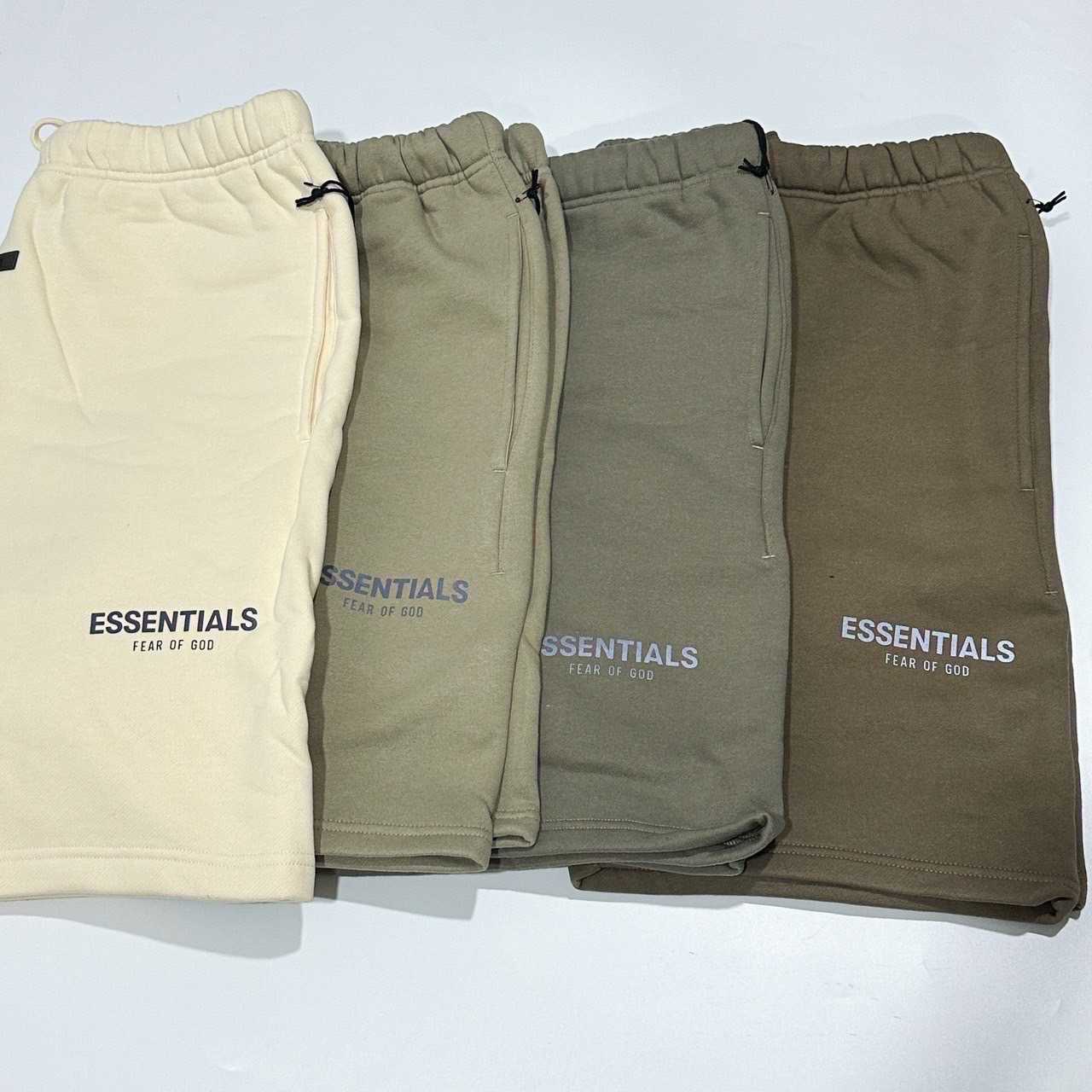 NEW กาเกง​ ESSENTIALS SHORT