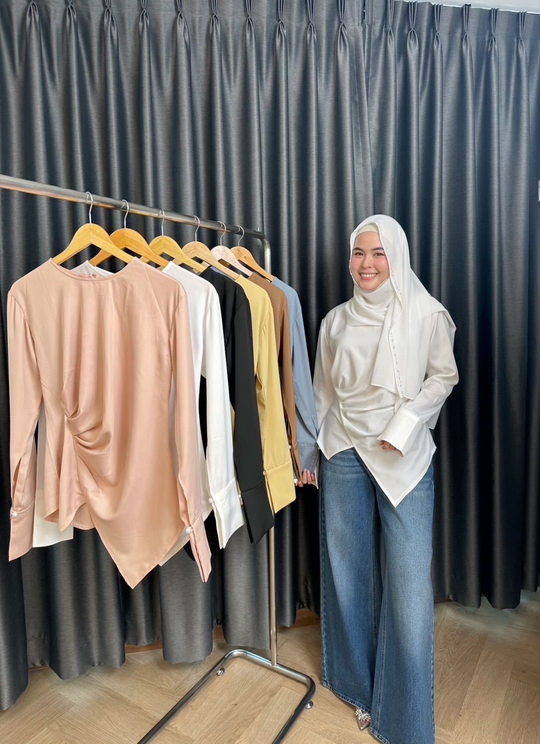 Lyla draped top Gen 2 เสื้อทรงจับเดรป ไหล่สโลป แขนใหม่ ดีไซน์พรางหุ่นได้ดี ใส่แล้วดูมีเอว