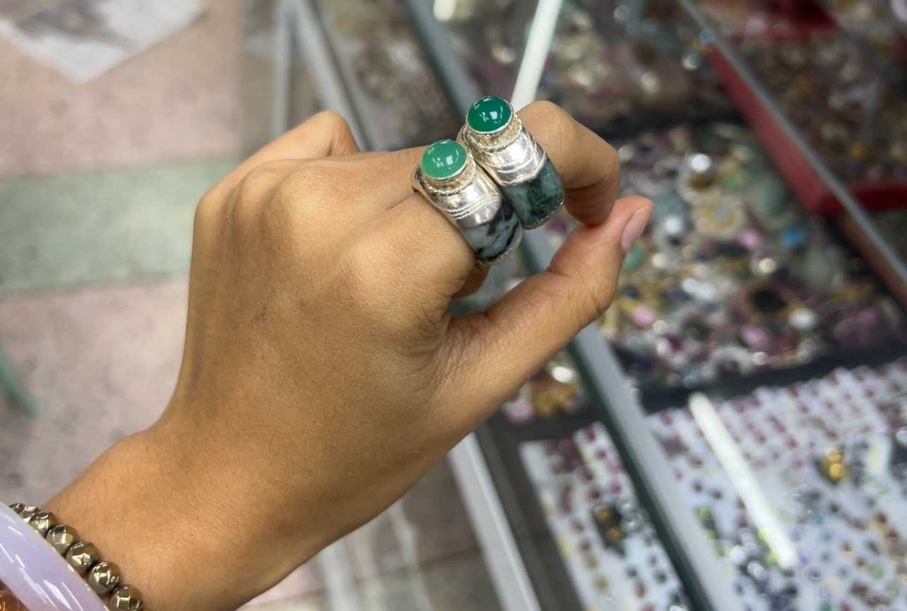 แหวนหยกเจไดต์ ครอปเงินแท้ หัวแหวนหินกรีนอาเกต พลังแห่งการปกป้อง การเยียวยา