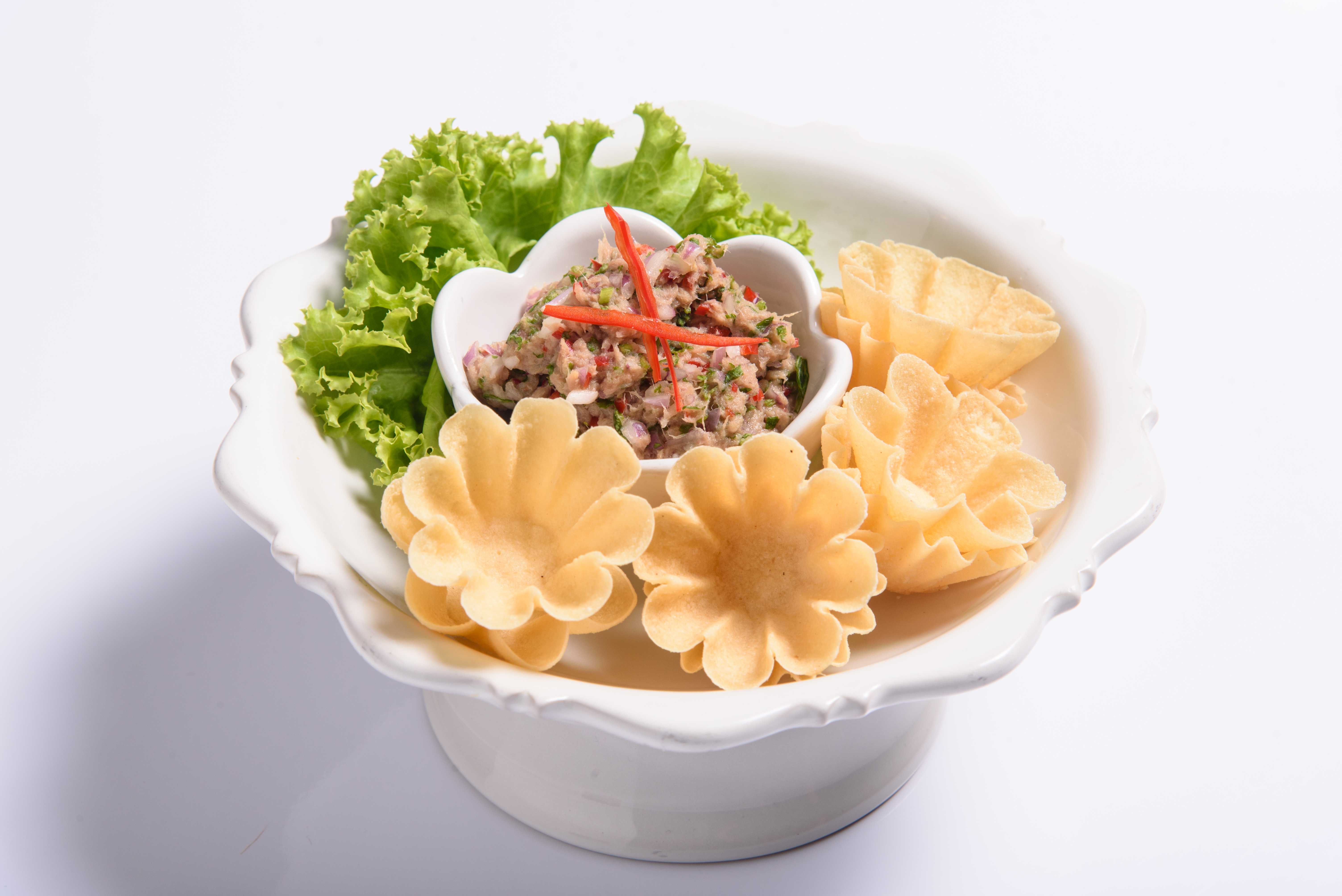 กระทงทอง ไส้ทูน่ายำ  หรือข้าวโพดอ่อนผัดไก่