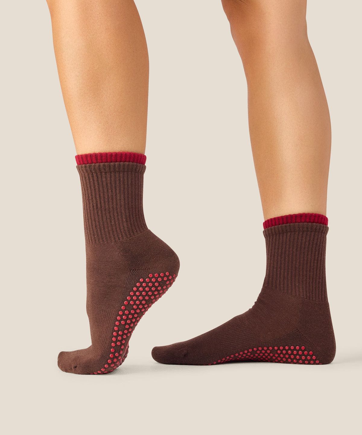 MoveActive Crew Grip Socks - Layer Espresso | ถุงเท้าพิลาทิส