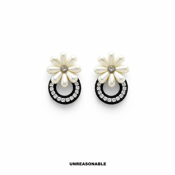 Daisy Black Lace Earrings. สีดำ UA0355-02 Unreasonable Accessories