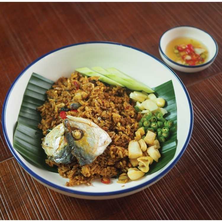 ข้าวแมวคลุกกะเพรารสจัด