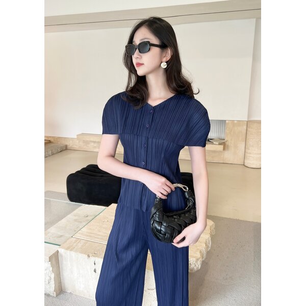ปรับราคาลง!! 2MUAY GJO1595 เสื้อพลีทคุณภาพ BUTTON FRONT CAPE SLEEVE PLEATED TOP 12 สี FREE SIZE