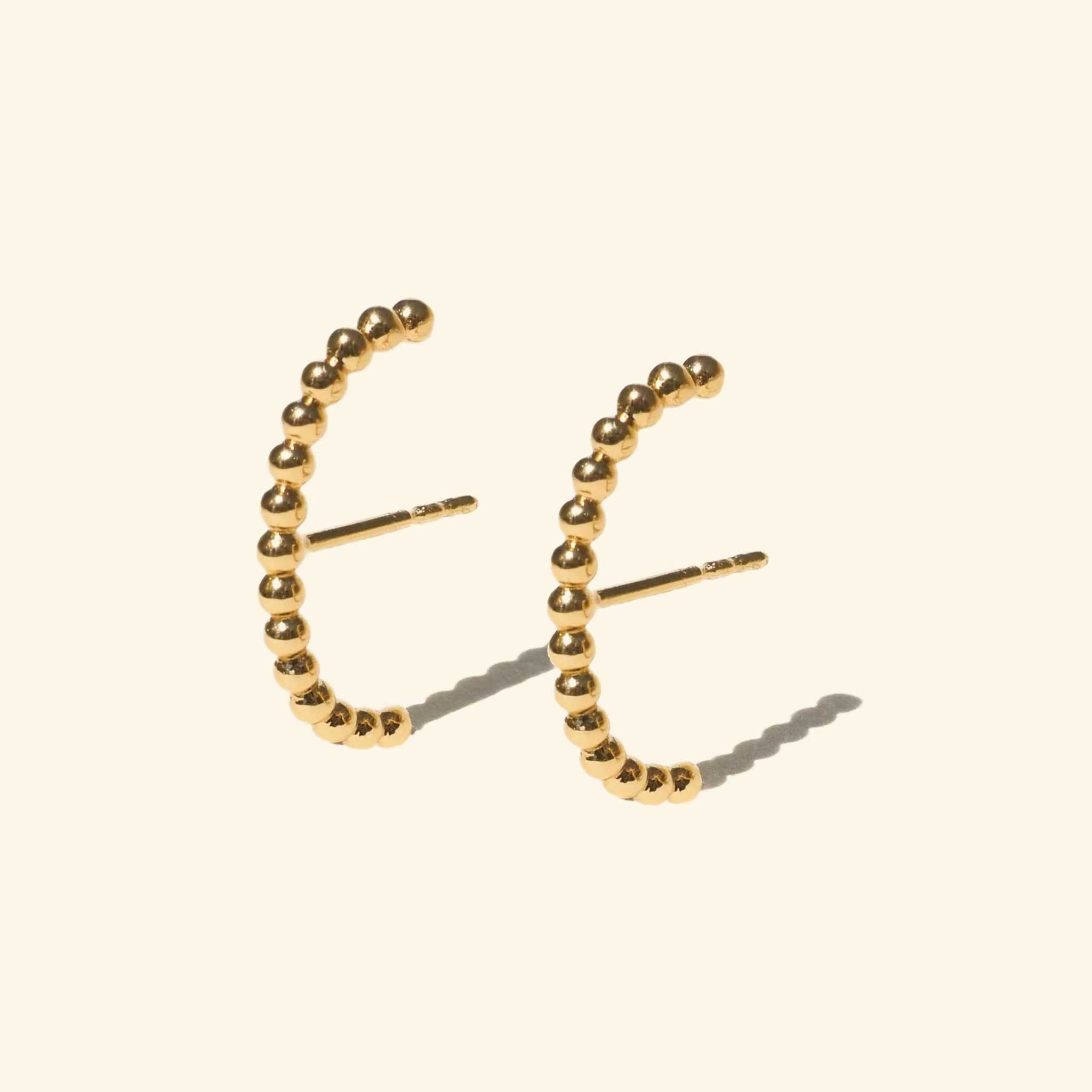 ต่างหูคาดคาร์เวียร์ (Caviar Ball Suspender Stud Earrings)