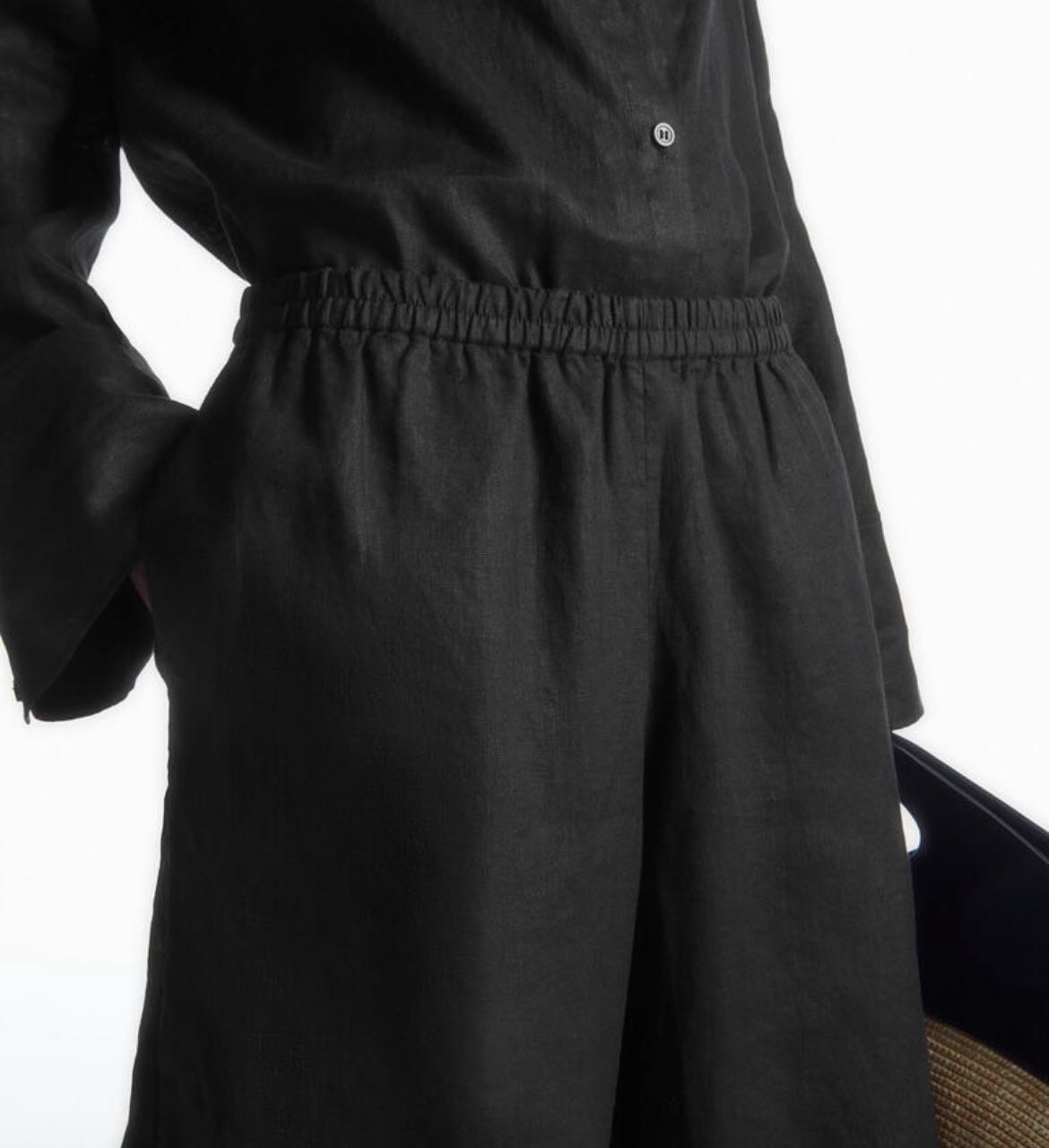  COS ELASTICATED LINEN SHORTS Color : Black  Size EU38
