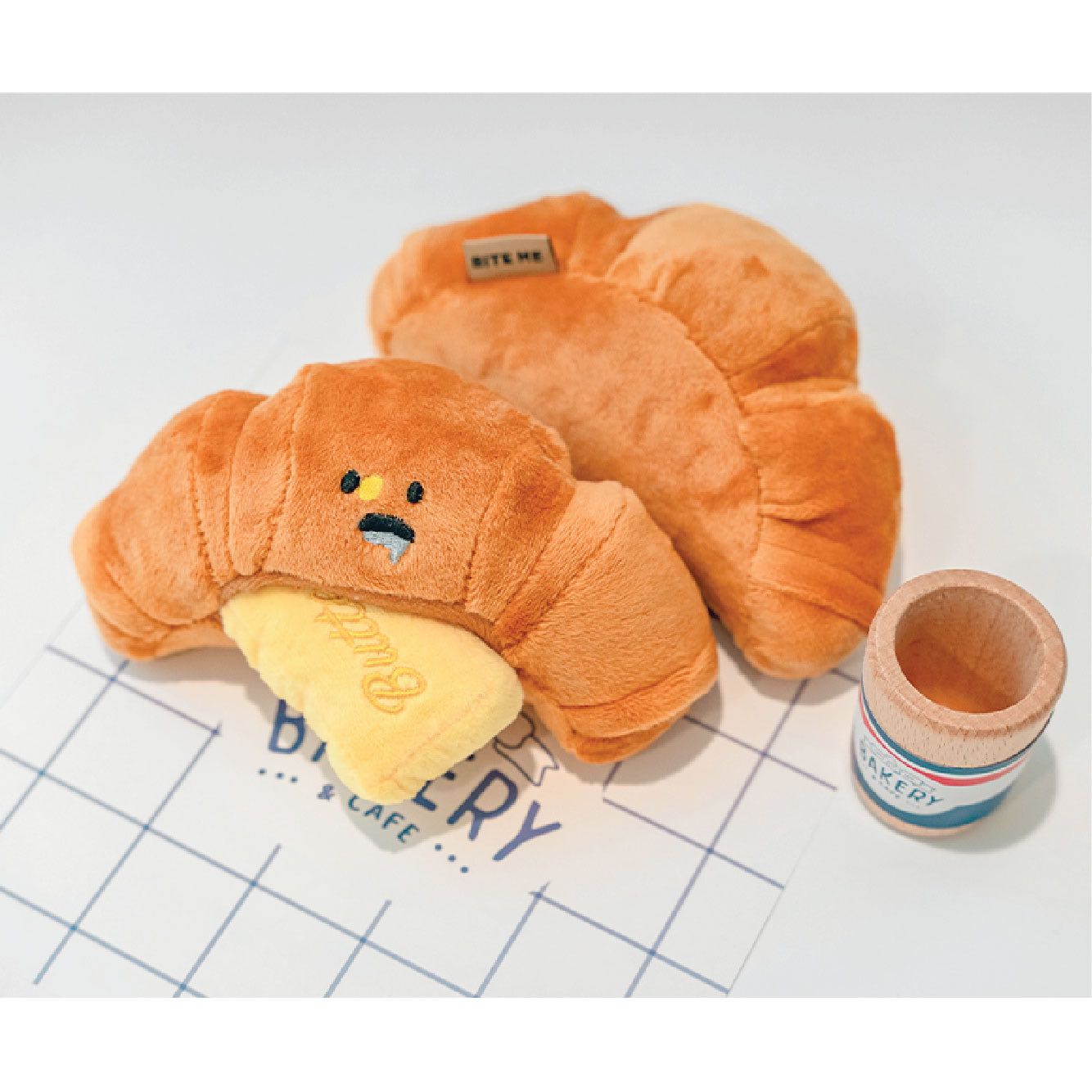 พร้อมส่ง BITE ME ของเล่นสุนัข ของเล่นหมา CROISSANT DOG TOY ครัวซองท์ ของเล่น