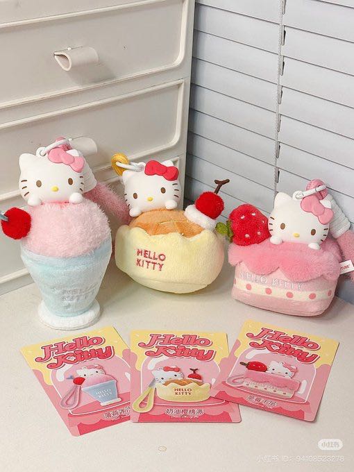 พร้อมส่งกล่องสุ่มพวงกุญแจ Hello Kitty🎀🍭