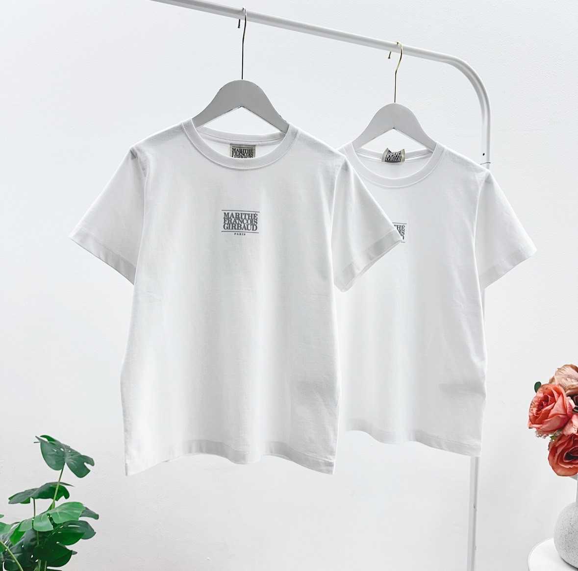 พร้อมส่ง  Marithe W Small Classic Logo Tee (White)