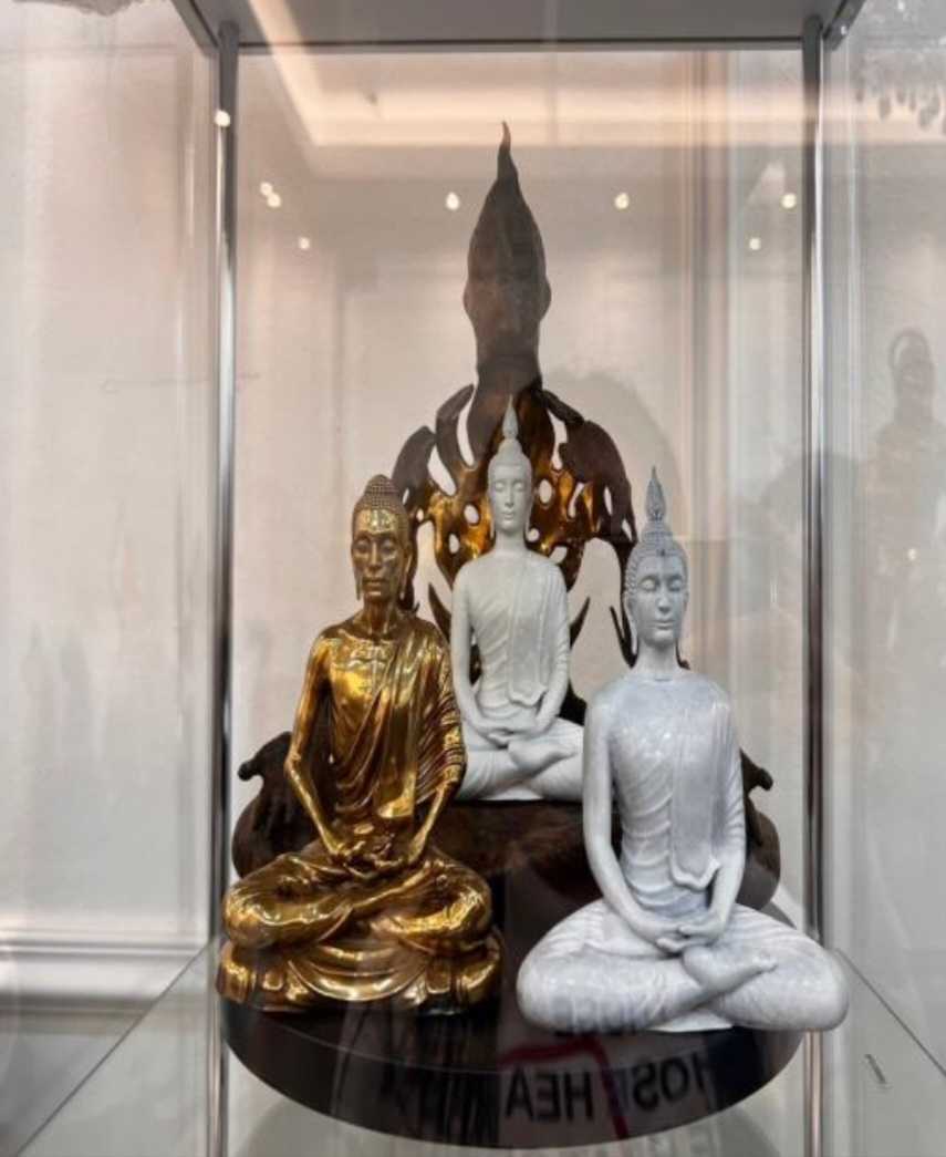 ผลงาน : พุทธะบำเพ็ญบารมี ลึกซึ้งทั้งพุทธศิลป์ ทั้งความหมาย โดยอ.ณรงค์ชัย อุ่นใจ