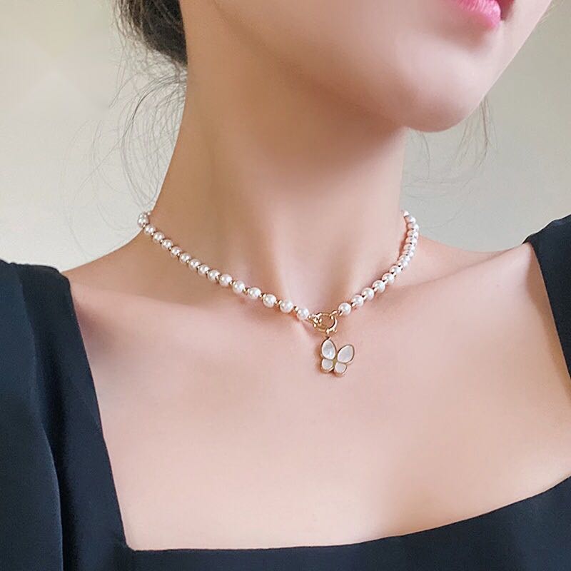 สร้อยคอจี้ผีเสื้อสีขาววว 🦋