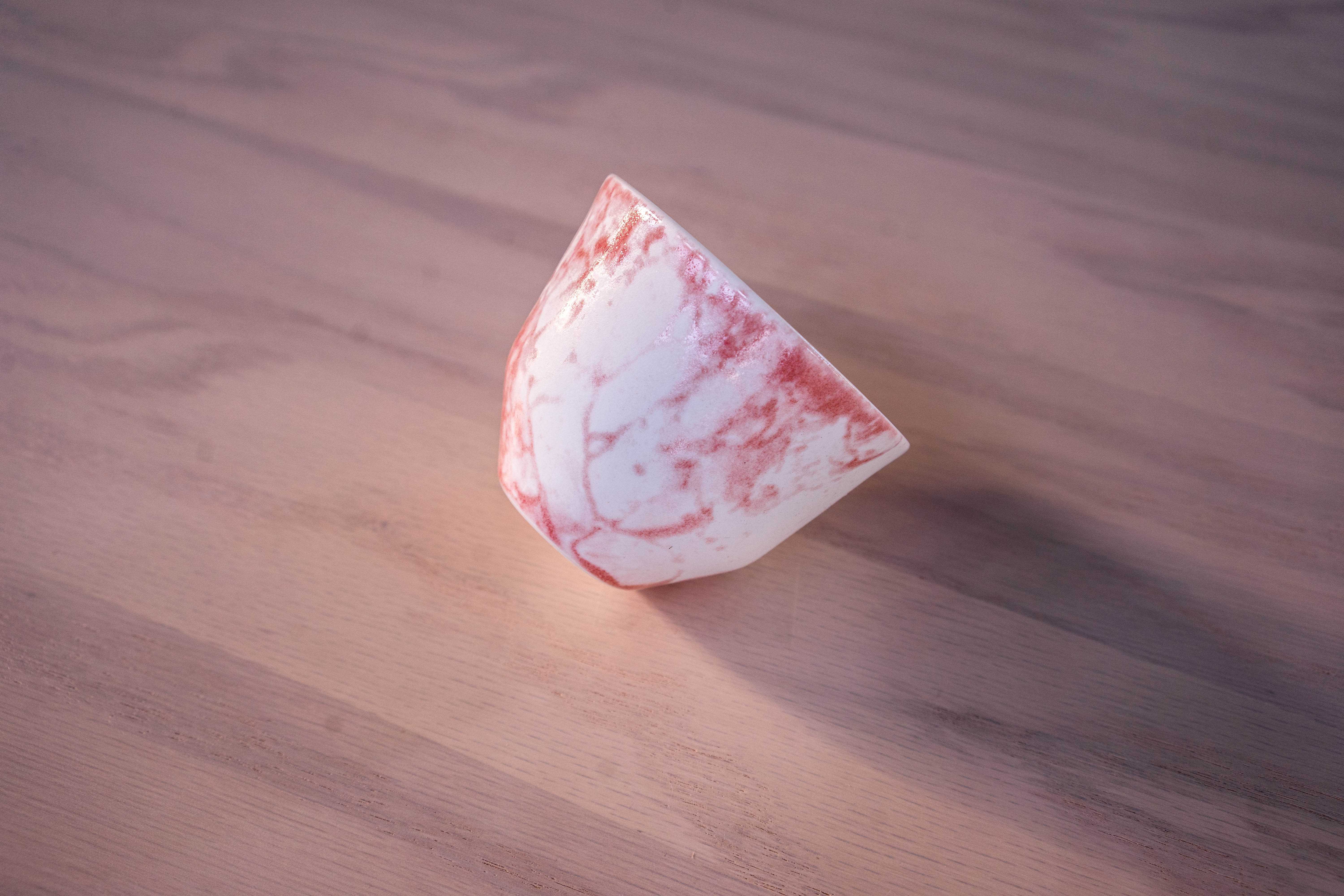 Size B - Bubble Red, แก้ว MK Studio, Copenhagen, Denmark ทำจาก porcelain (ceramic) คุณภาพสูง