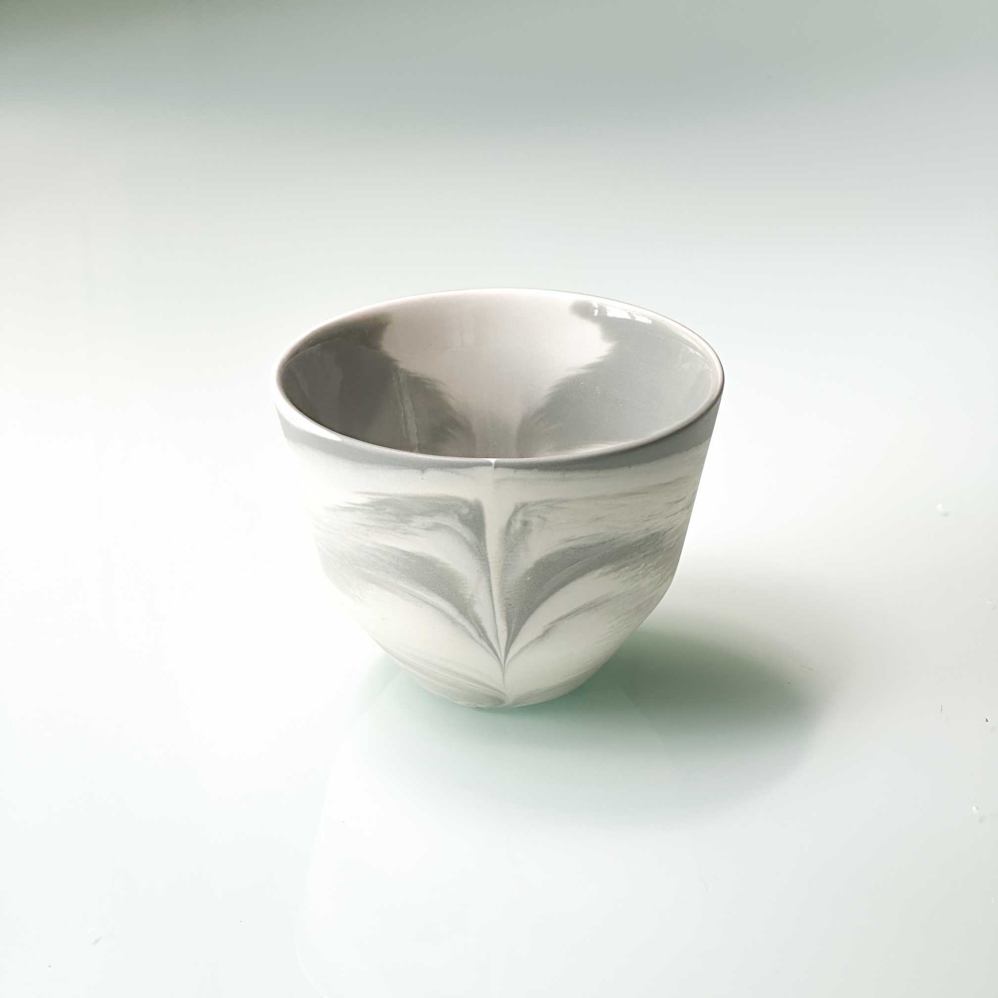 Mix Wave White & Gray Cup A2