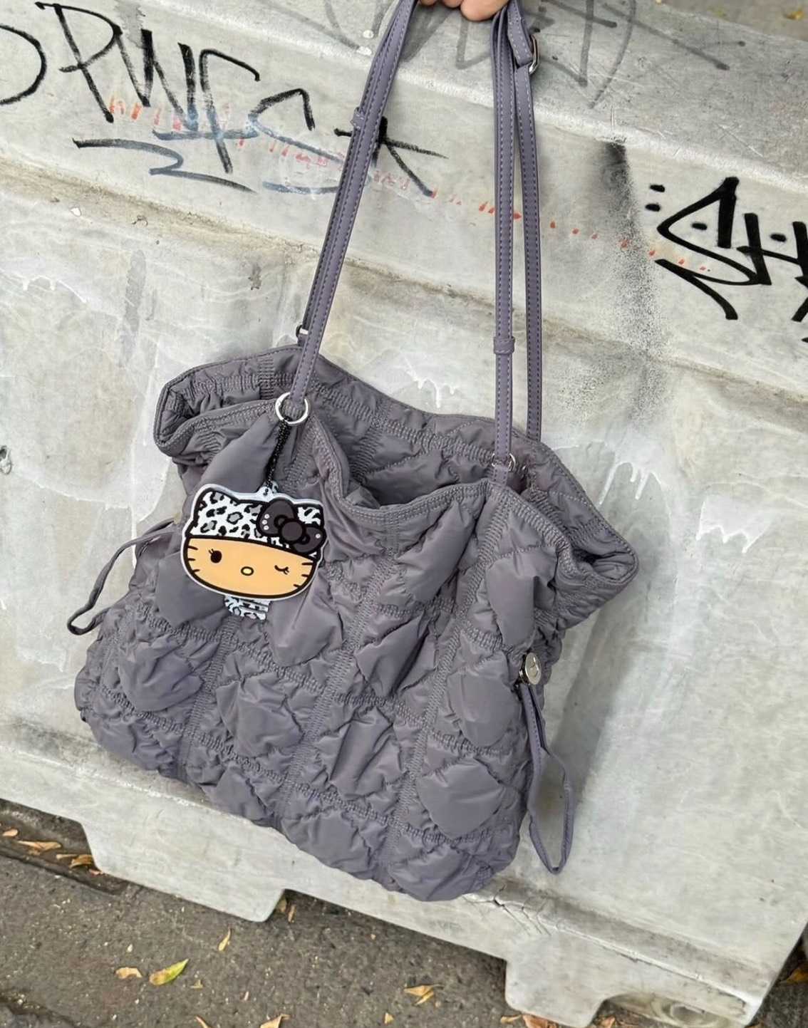 Carlyn DAPE L สีดำ สีฟ้า สีเบจ สีเงิน สีเทา