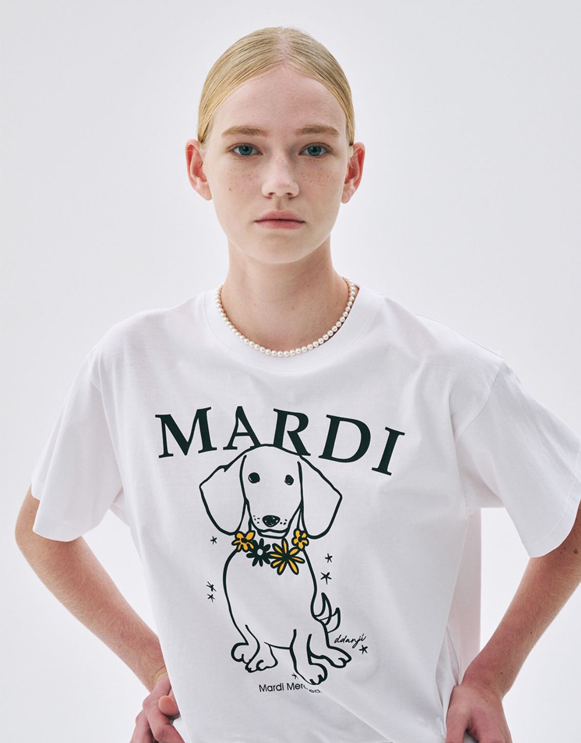 TSHIRT SWING THE TAIL DDANJI FLOWER NECKLACE_WHITE TANGERINE
