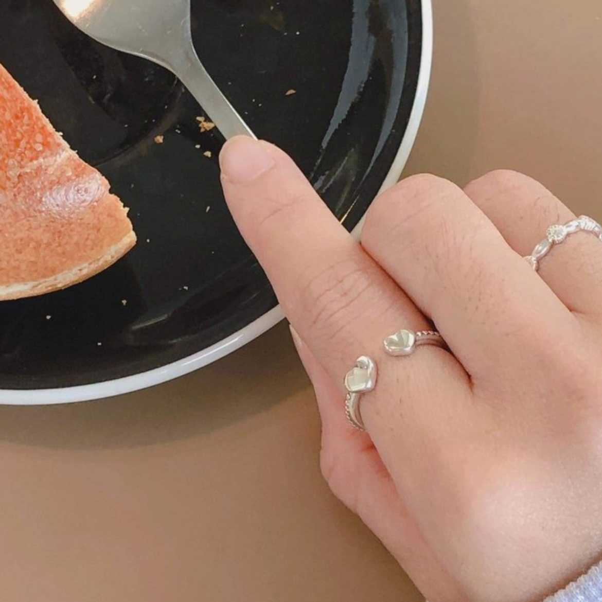 Winterwinter Jewelry Silver925 : แหวนเงินแท้ ตัวเรือนฟรีไซส์หัวใจสองดวง