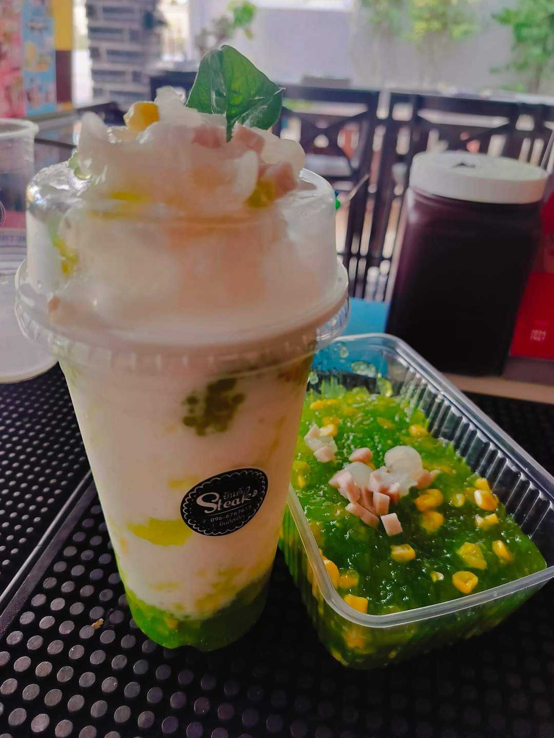 มะพร้าวปั่นนมสด