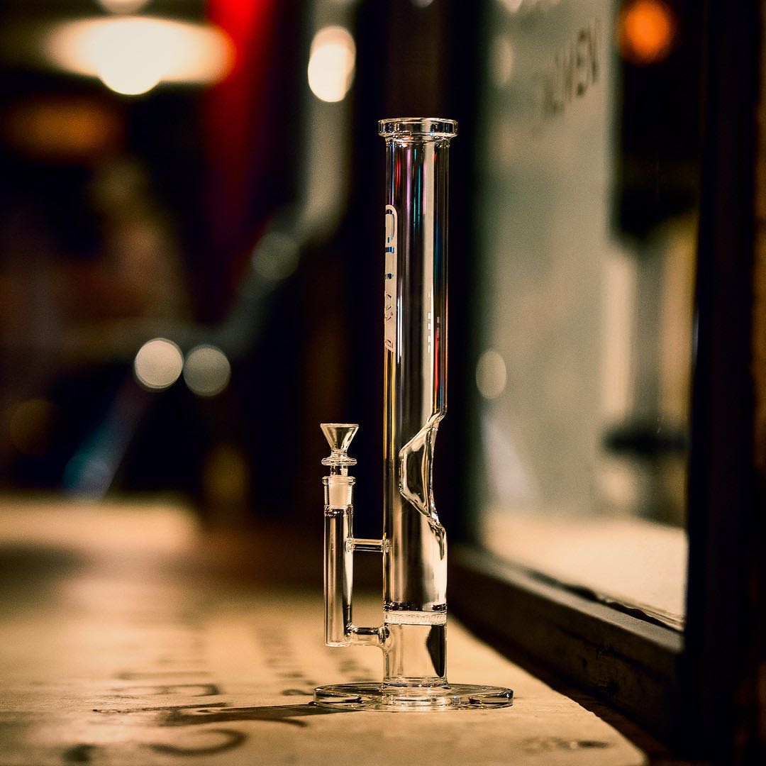 GRAV® MEDIUM, Clear Straight Bong w/ Honeycomb Perc | 30 cm