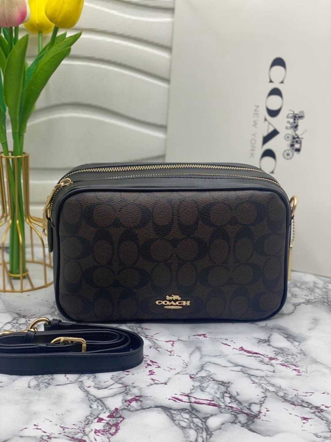 กระเป๋าสะพาย Coach Jes Camera Bag In Signature Canvas สีน้ำตาลลายซี
