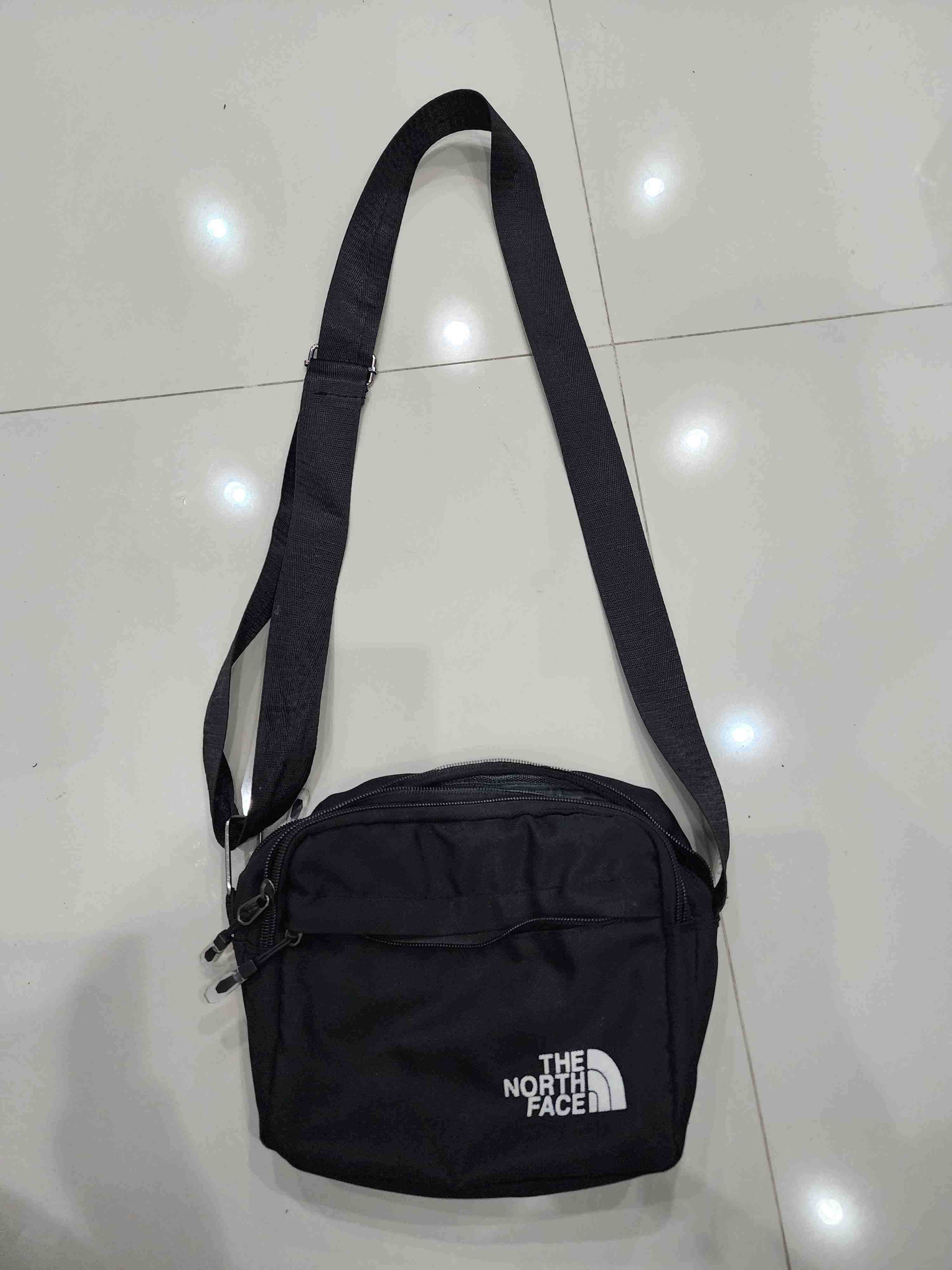 กระเป๋า สะพาย THE NORTH FACE สวยหายาก ของใหม่เก่าเก็บ สภาพดี พร้อมส่ง