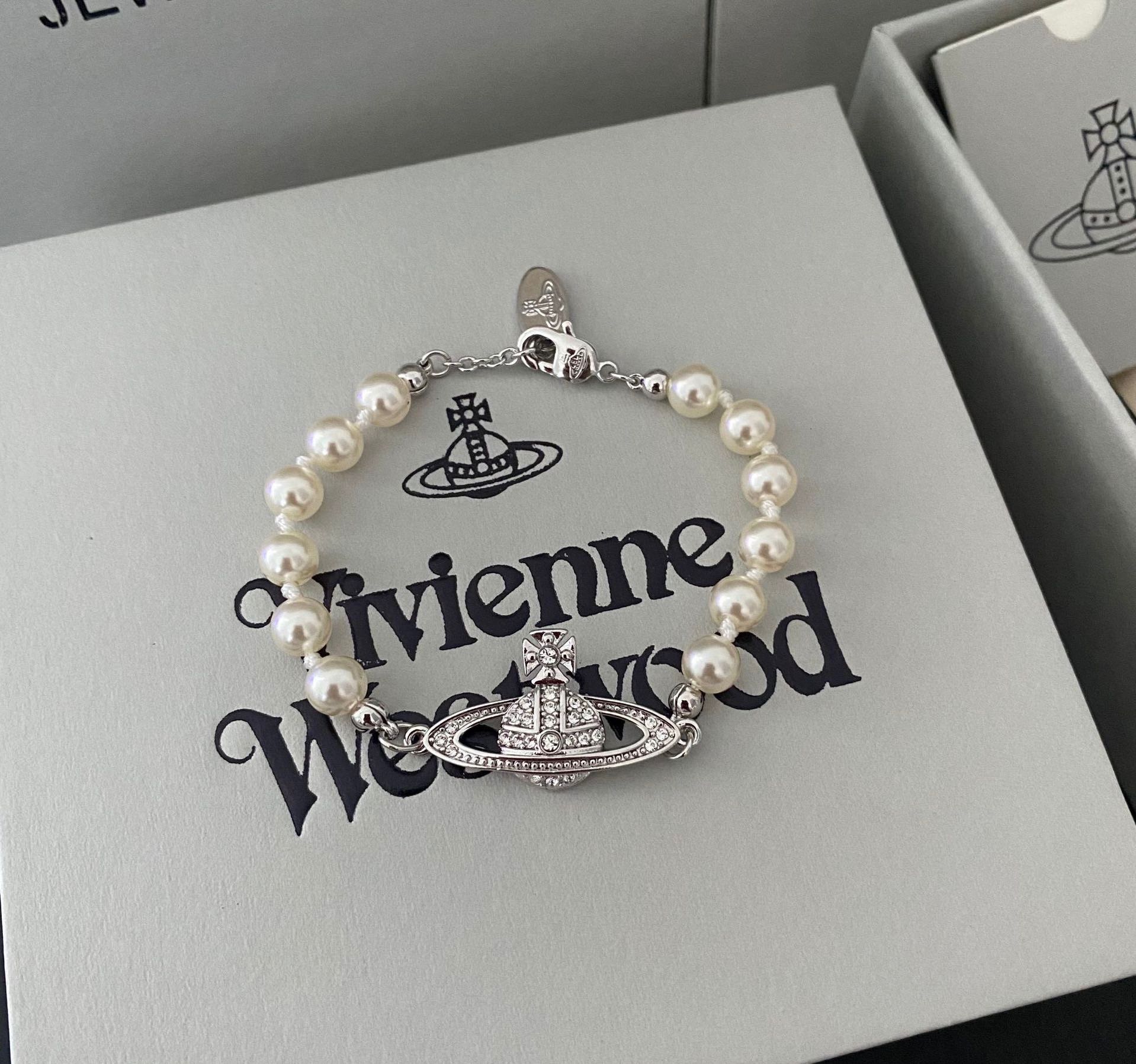 ข้อมือ vivien งาน 1:1 พร้อม อุปกรณ์🔥