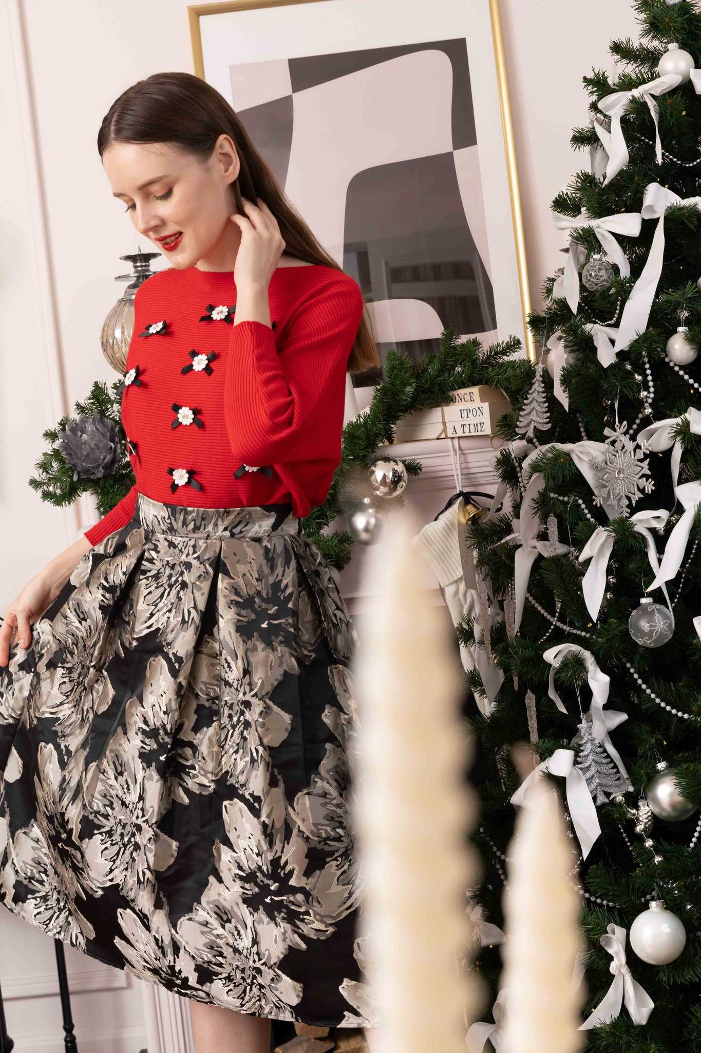 Black a flared skirt, dark black with gold sparkles