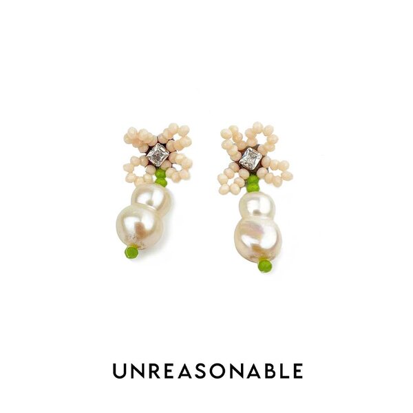 ต่างหู มุกแท้ สีเบจ ต่างหูคลิป ต่างหูก้านเงินแท้ UA0811-03 Unreasonable Accessories