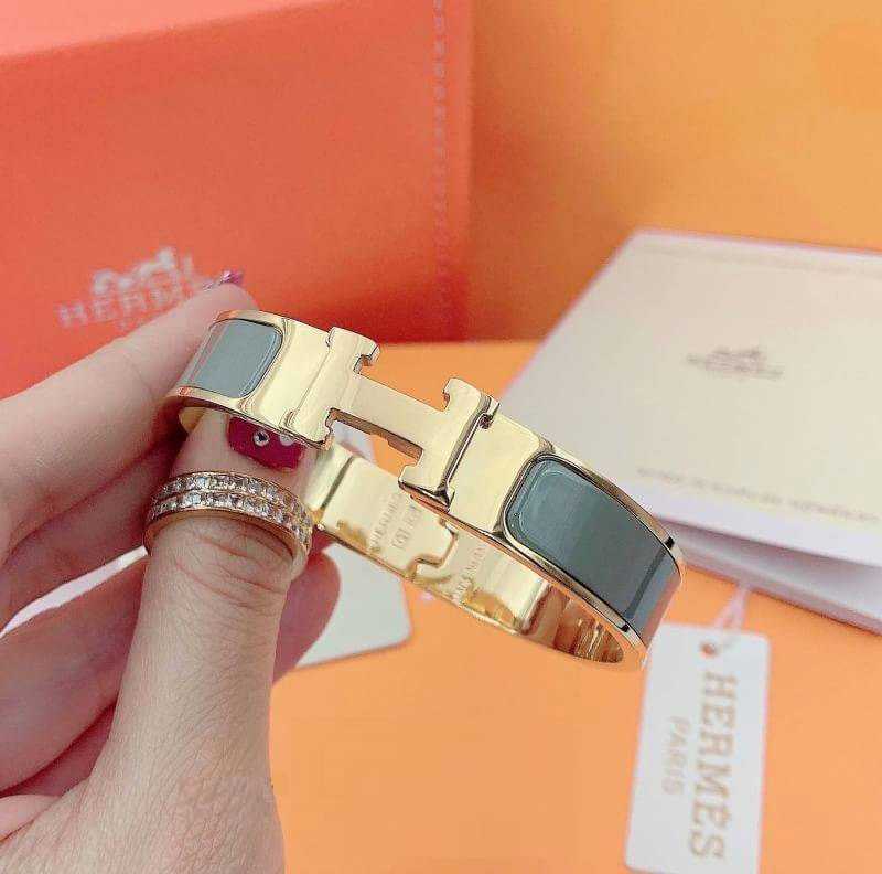 กำไลข้อมือ Hermes สีเทา