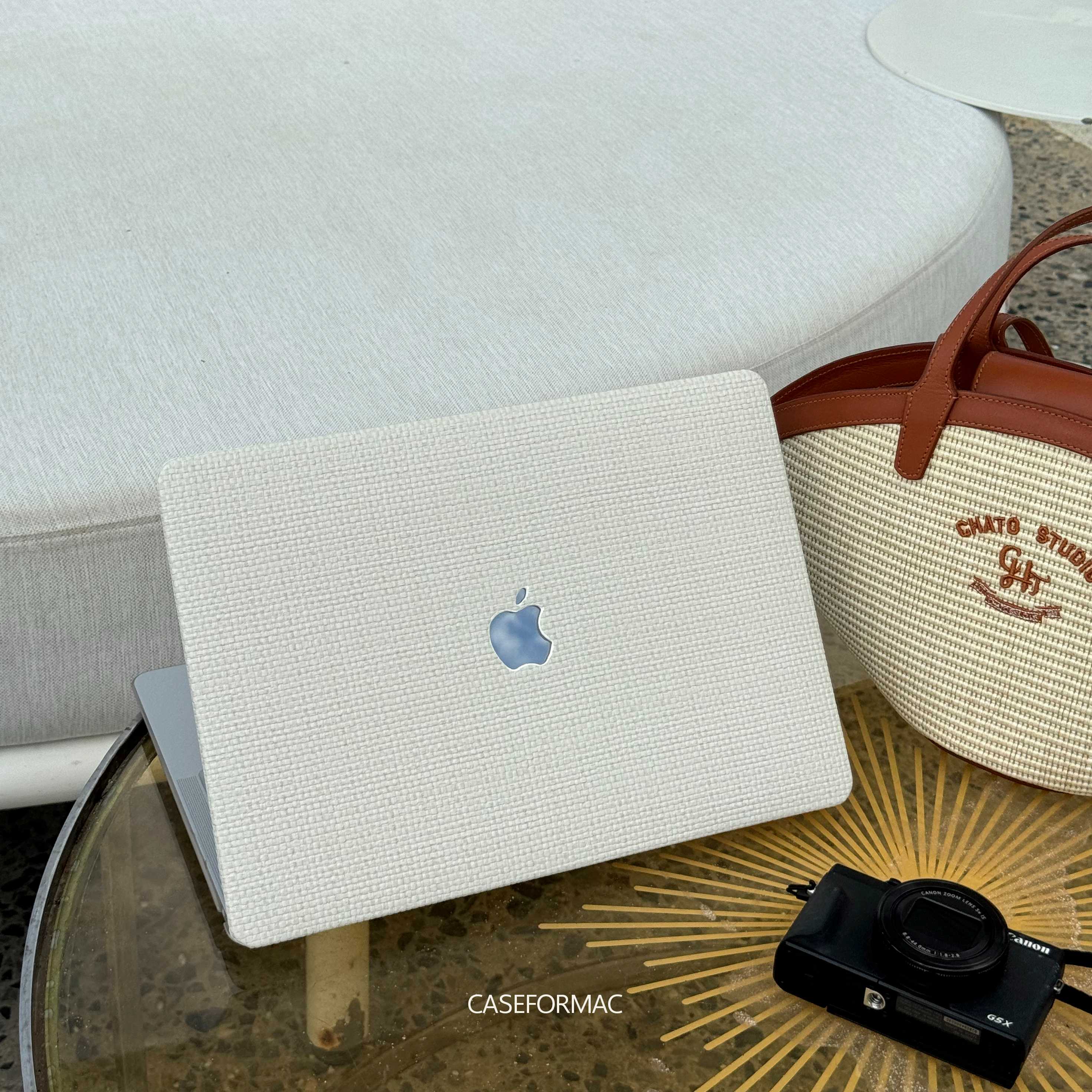 Cream Woven Case เคสลายสานเจาะโลโก้ สีครีม