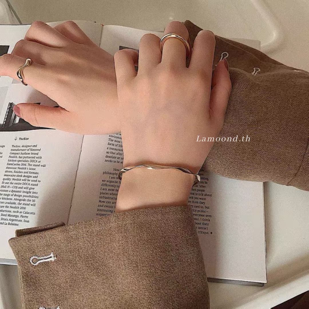 สร้อยข้อมือเกลียวคล้อง