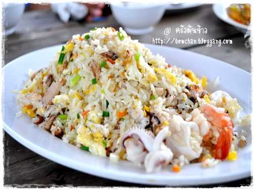 ข้าวผัดปลาหมึก(กลาง)