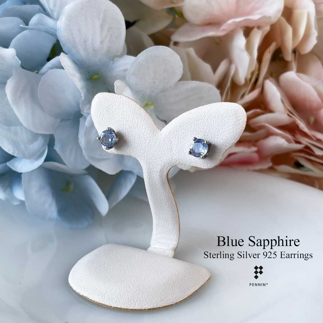 E10520 ต่างหูไพลิน ซีลอน (Blue Sapphire) สีน้ำเงินอมม่วงอ่อน เม็ดเดี่ยว ขนาด 4mm ใส่ติดหูได้ทุกโอกาส