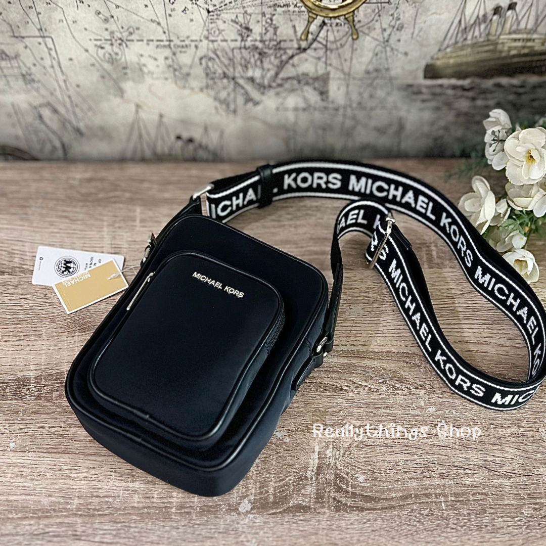 {แท้💯%📮พร้อมส่ง+ส่งฟรี} กระเป๋า Michael Kors Khai Nylon Crosbody Bag