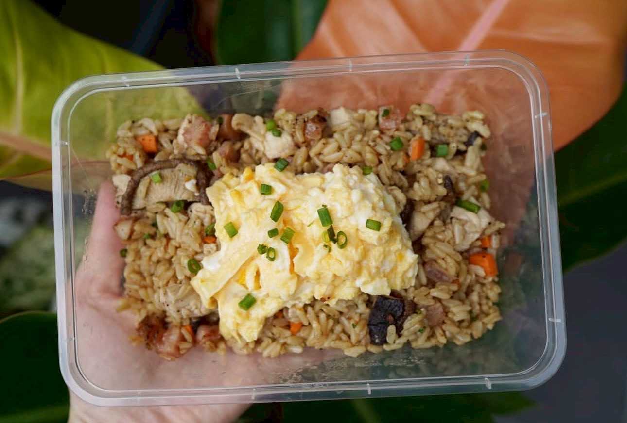 Pre HappyDeli - ข้าวอบกุนเชียงเห็ดหอมไก่ (Pre-order)