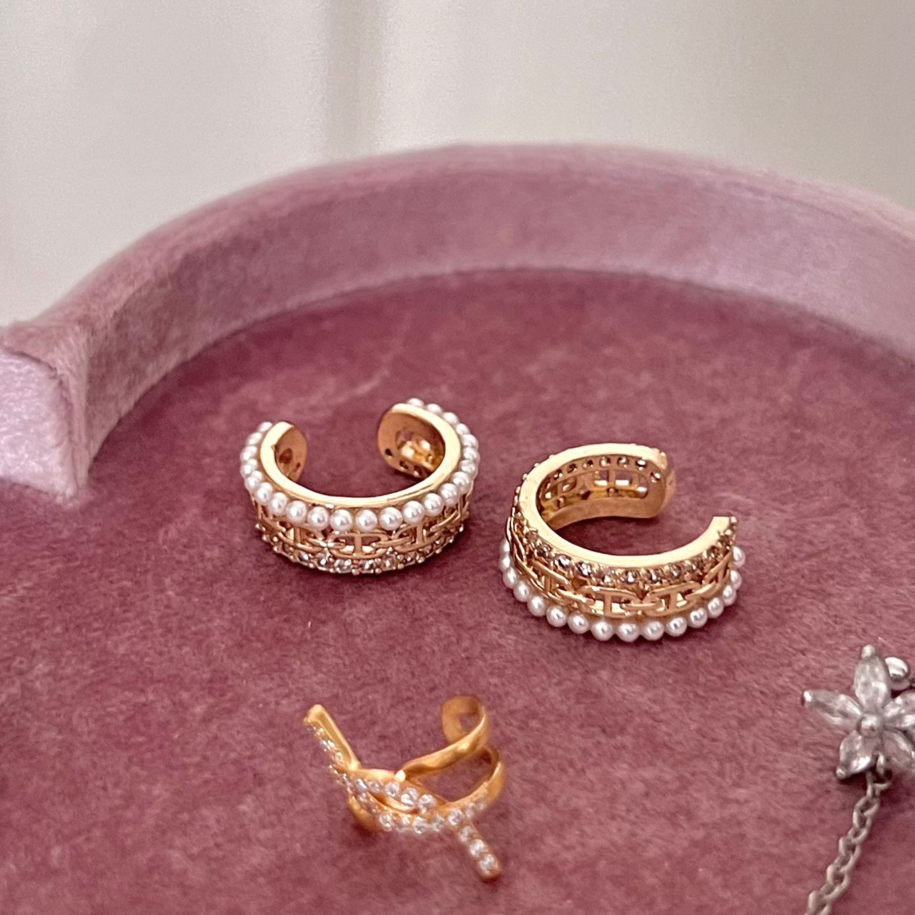 EC Ear Cuff ขอบมุกสีทองสลักลาย (ราคาต่อ 1 ชิ้น)