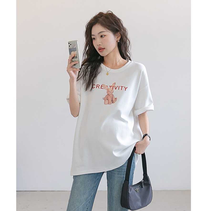 เสื้อทรง oversize งานสกรีนเจ้ากระต่ายน้อยแบบเก๋น่ารักมากๆหยิบใส่ได้ตลอด - สีขาว
