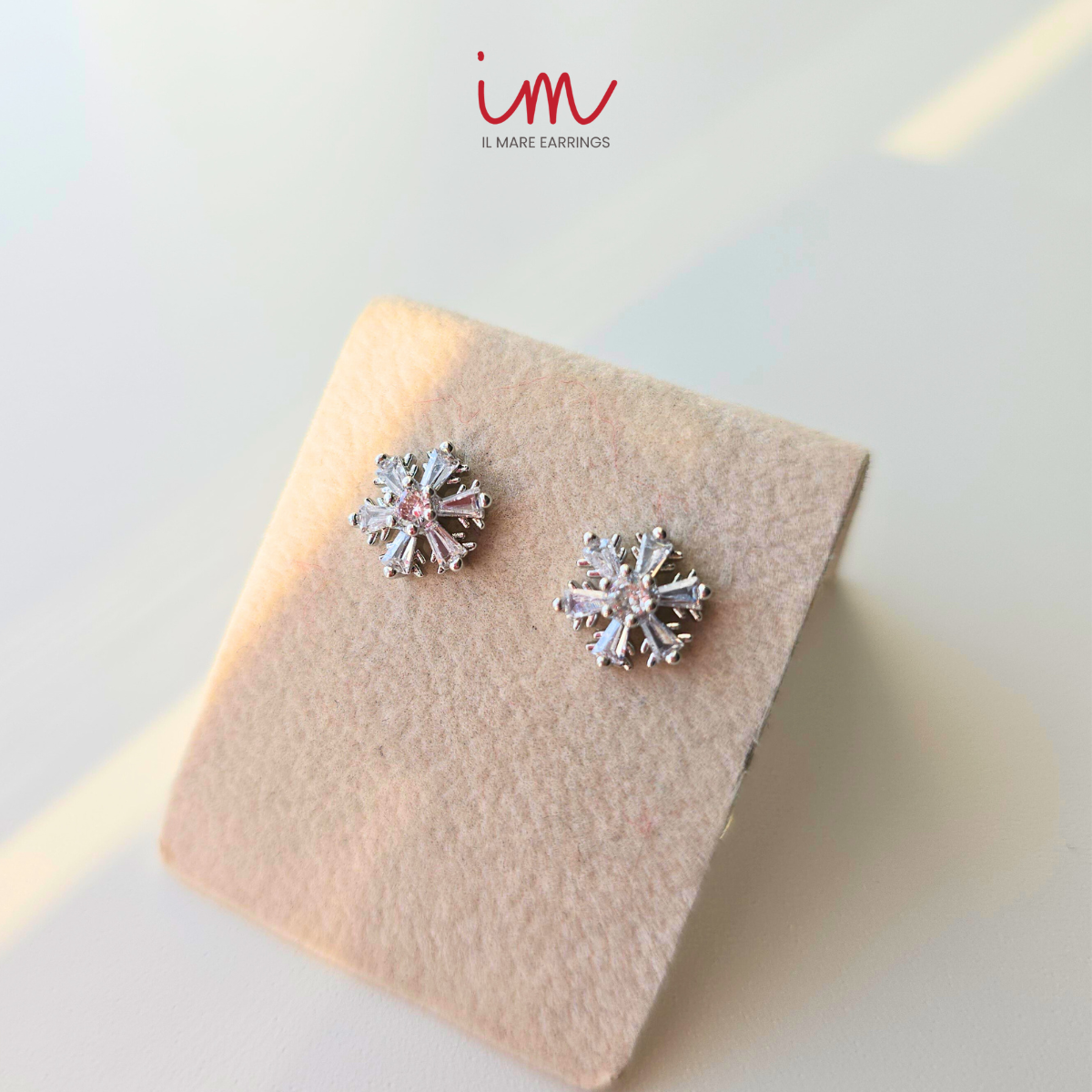 IL MARE Mini Snowflake Stud Earrings