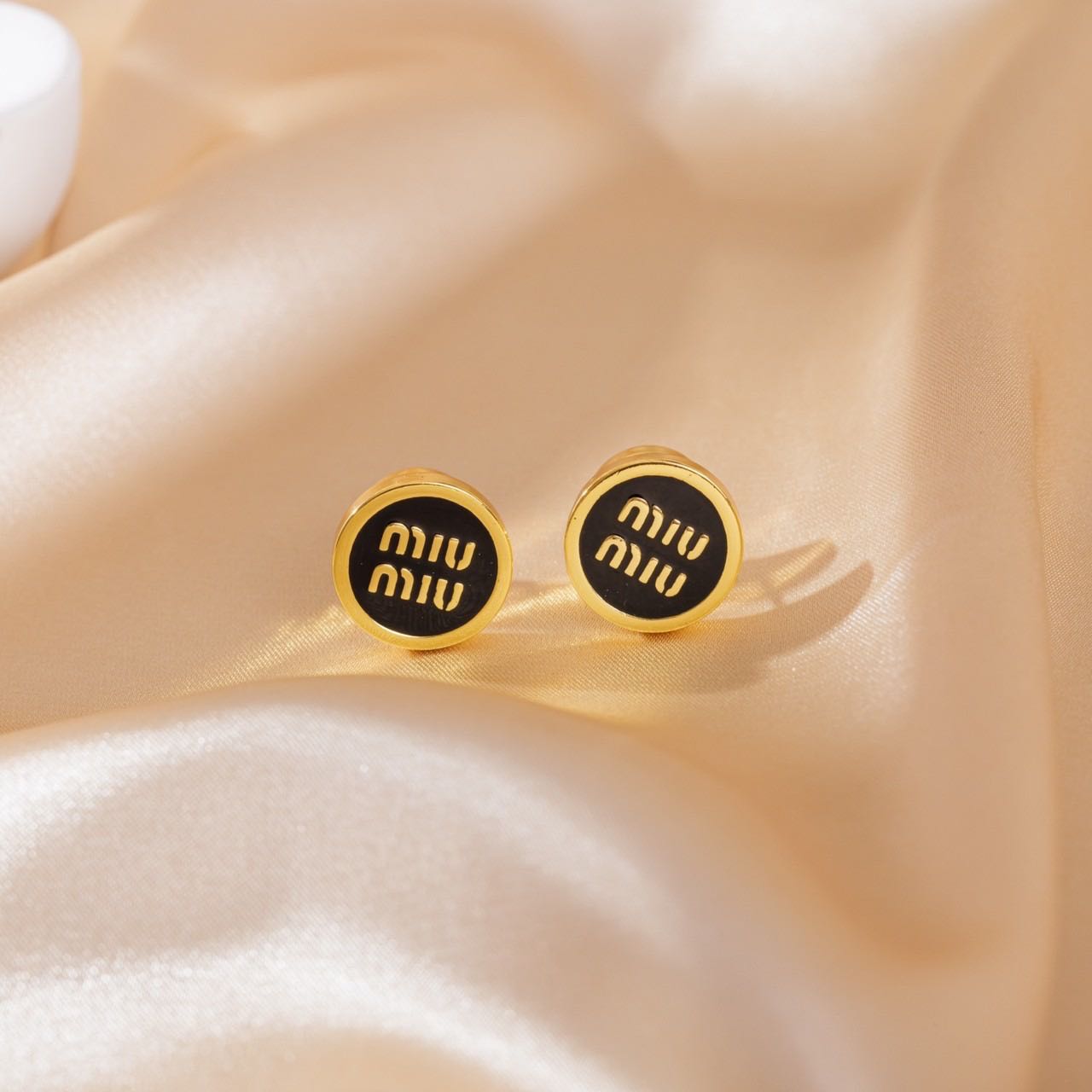 ต่างหู miu miu งาน ฮิตมากกกก ขนาด 1.5 cm.