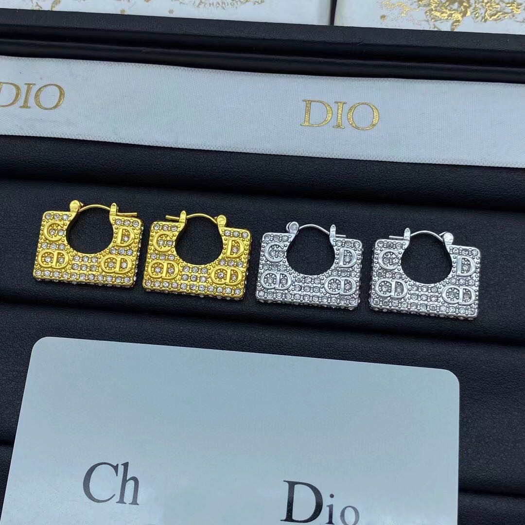 ต่างหู CD งานท้อป🔥 ใส่แล้วสวยเก๋มาก