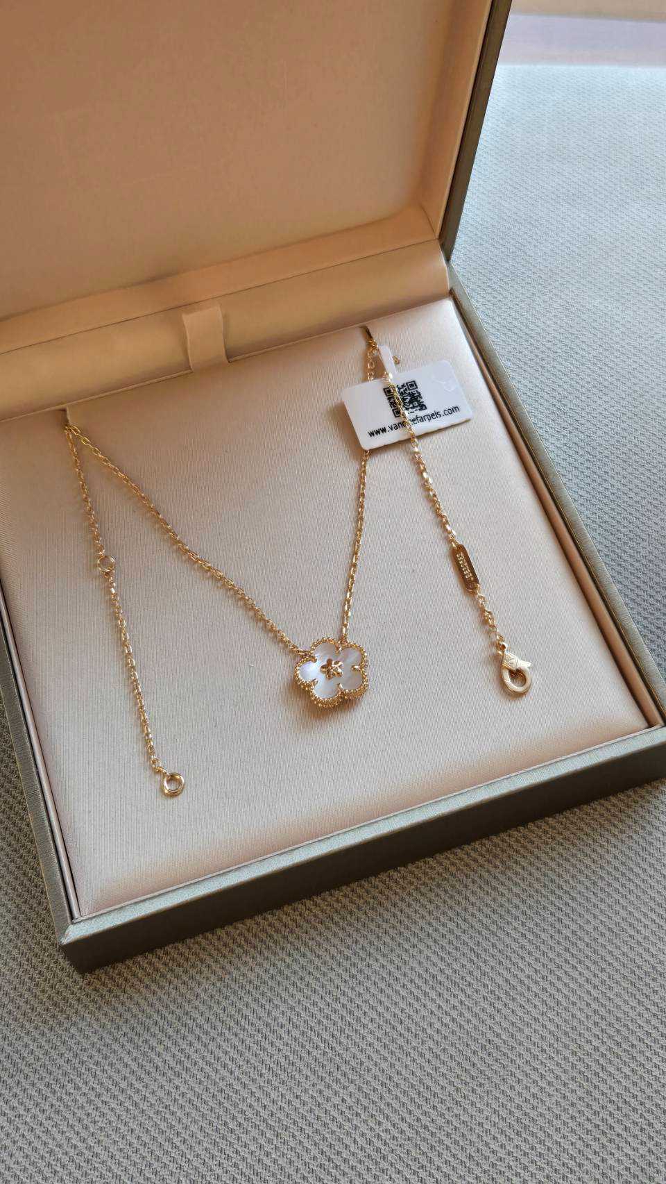 สร้อยคอ ดอกบ๊วย